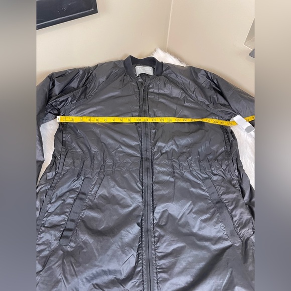 Athleta Mountain Summit Primaloft Women's Black Lightweight Parka - Picture 6 of 15